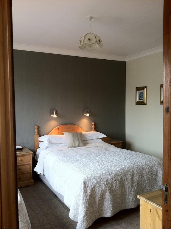 골웨이 Ardawn House B&B 객실 사진 The Old Post Office, bedroom