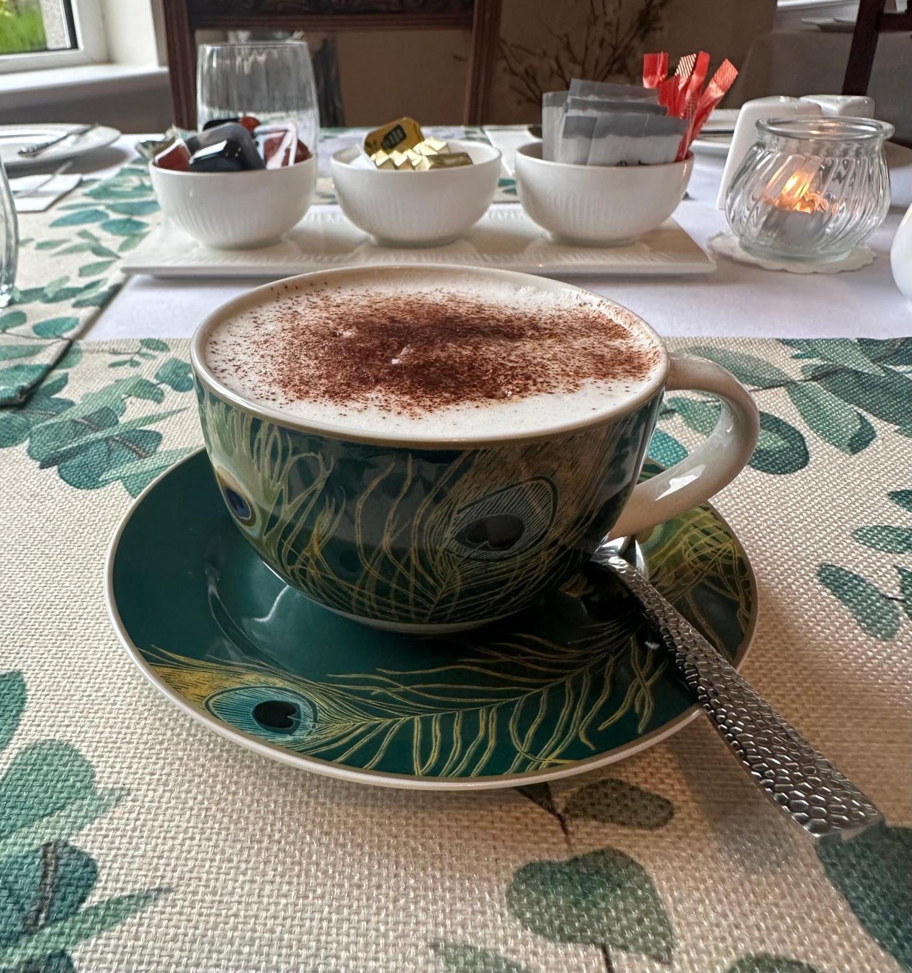 골웨이 Ardawn House B&B 외부 사진 A cup of cappuccino
